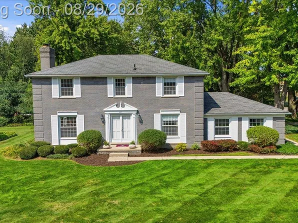 487 Henley Dr, Bloomfield Hills, MI 48304