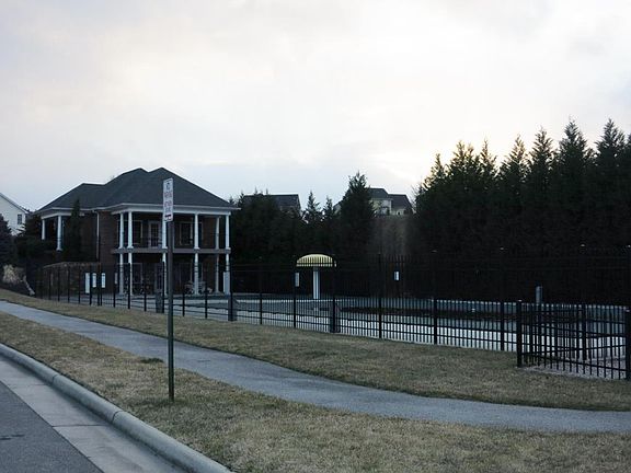4th image of 1662 Millwood Dr