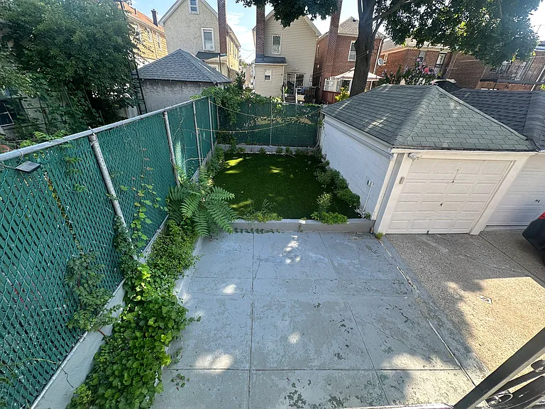 1946 Paulding Ave #1 — Photo 7