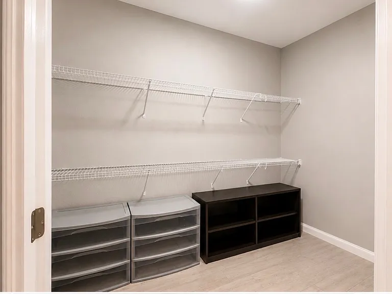 Closet (Furnished Option)