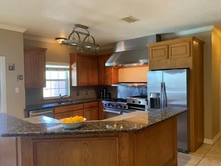 8033 Saint Laurent Dr — Photo 7