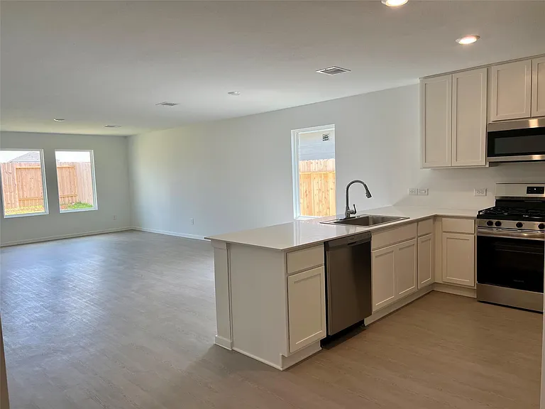 15716 Plum Brook Dr — Photo 2