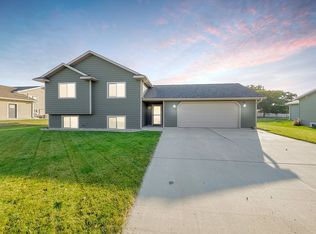 1140 N Olive Ave, Madison, SD 57042