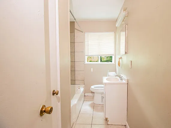 836 Vanderbilt St — Photo 8