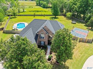 128 Mount Laurel Cir, New Market, AL 35761