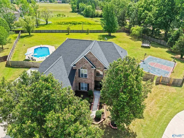 128 Mount Laurel Cir, New Market, AL 35761