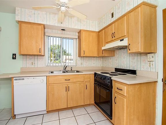 2nd image of 1492 Dundee Dr