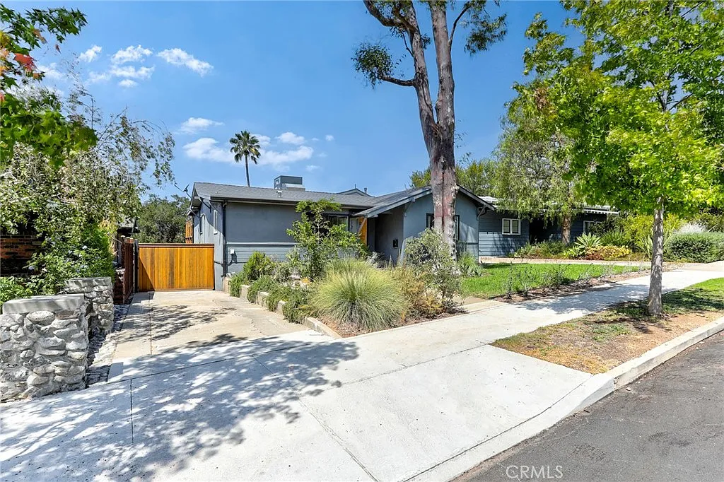 4 bed, 1917 sqft, $6,300 — Photo 2