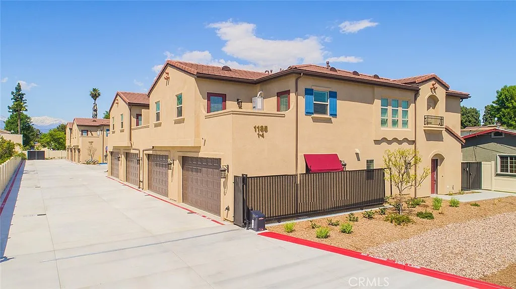 3 bed, 2.5 bath, 1600 sqft, $2,800 — Photo 2