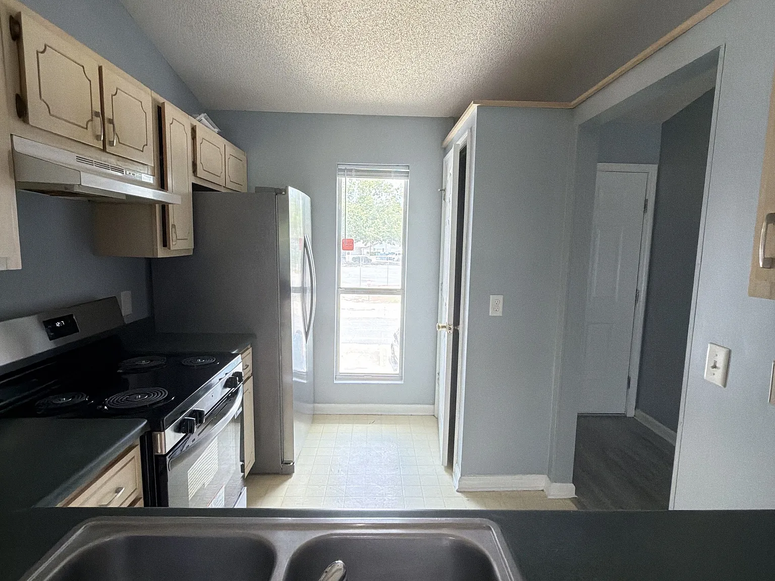 2 bed, 973 sqft, $1,300 — Photo 3