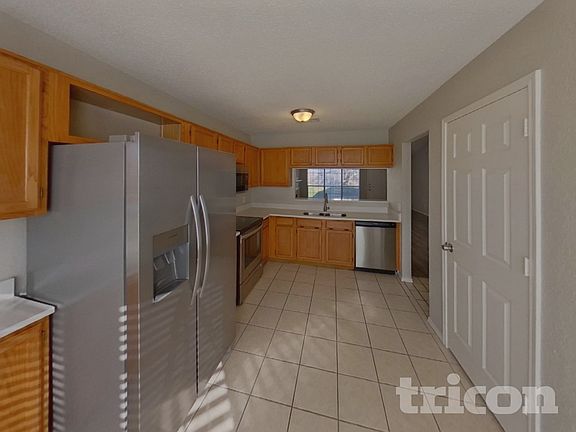 4th image of 2628 Dahlia Dr