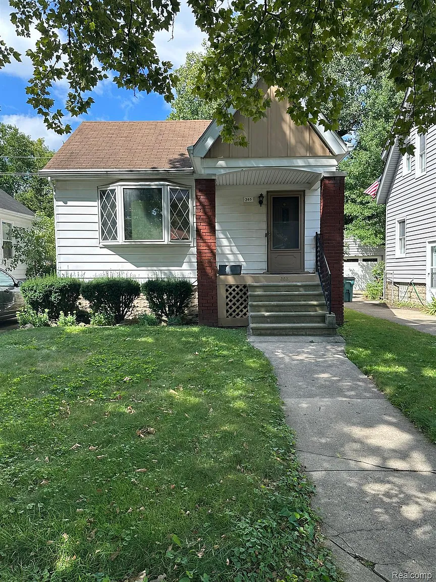 305 Laprairie St photo 1