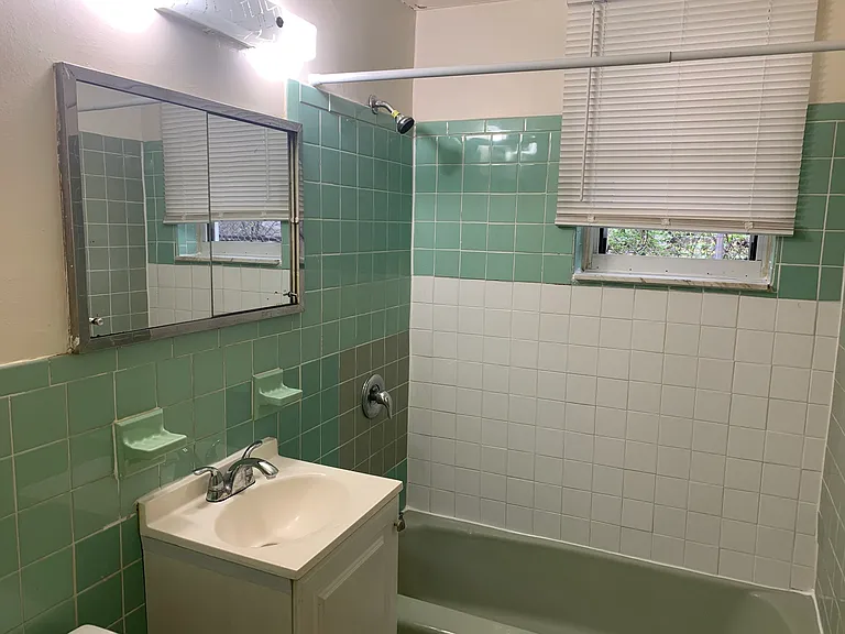 Lynn York Apartments — Photo 9