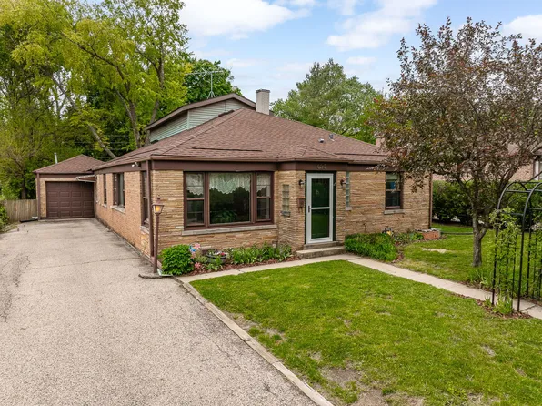 493 E Palatine Rd, Palatine, IL 60074