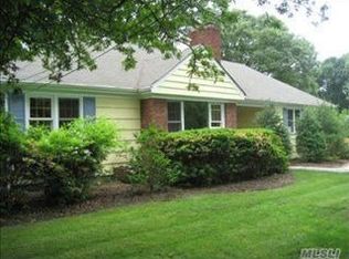 16 Hawkins Rd, Stony Brook, NY 11790