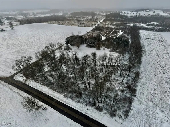 Beck Ave, Louisville, OH 44641