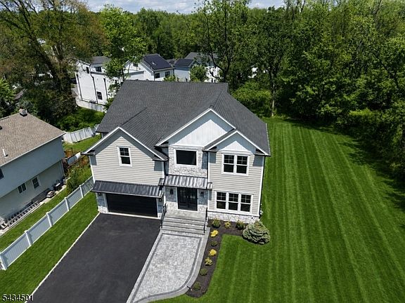 3rd image of 60 W Hobart Gap Rd