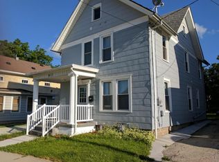 611 E Division St, Watertown, WI 53094