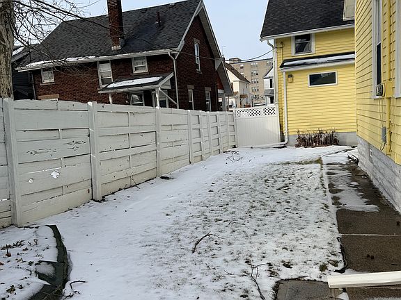3rd image of 1021 W 4th St #1019