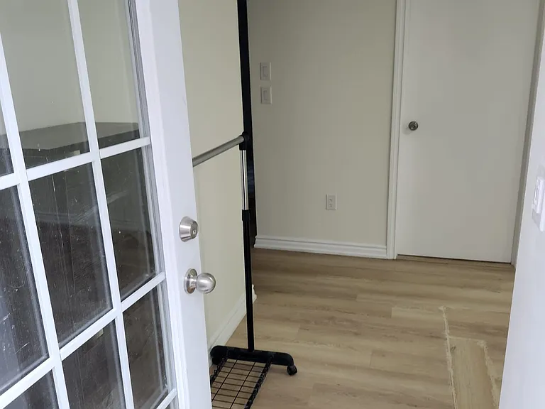 101 Bathgate Dr #BASEMENT — Photo 4
