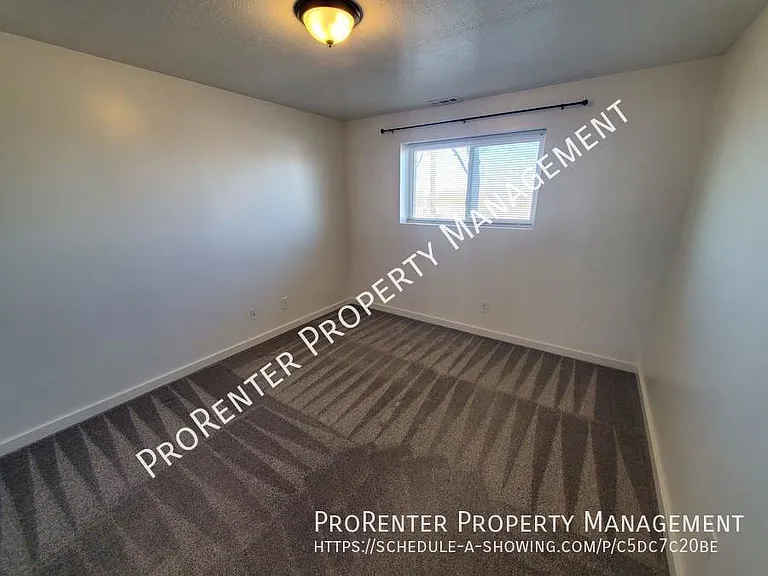 4252 Midland Dr — Photo 9