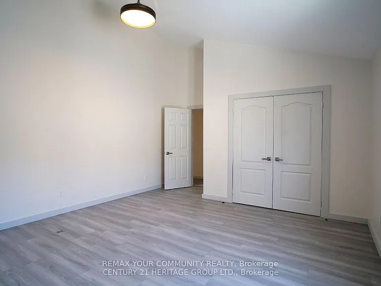236 Simcoe Ave — Photo 28