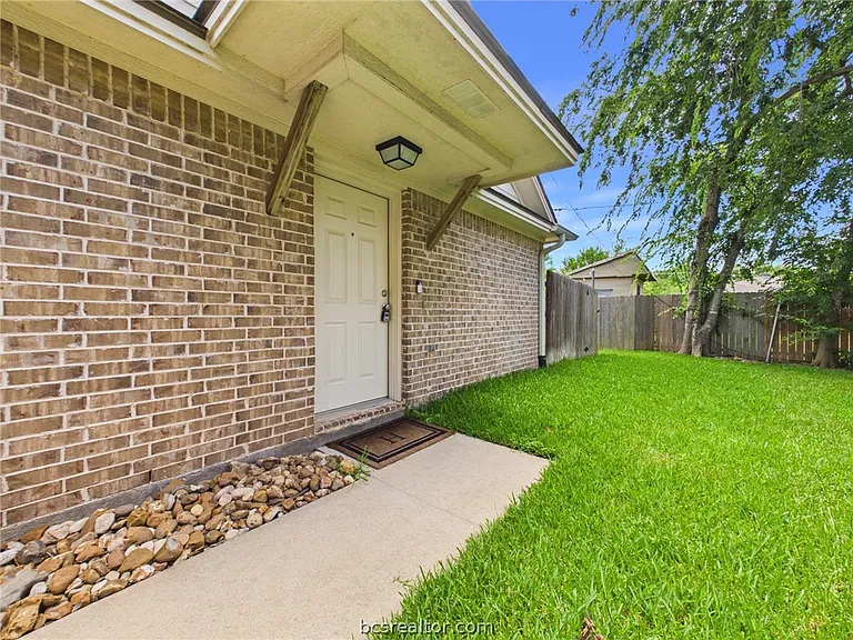 2348 Autumn Chase Loop #D — Photo 2