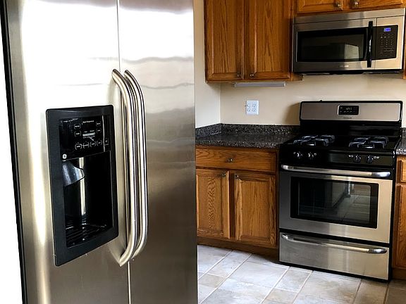 3rd image of 6284 Paddington Ln