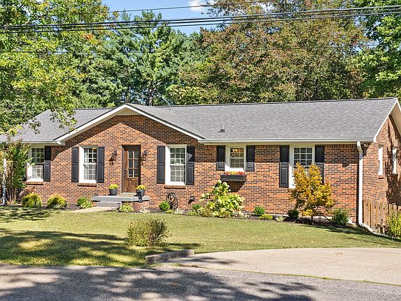 4th image of 632 Chesterfield Cir