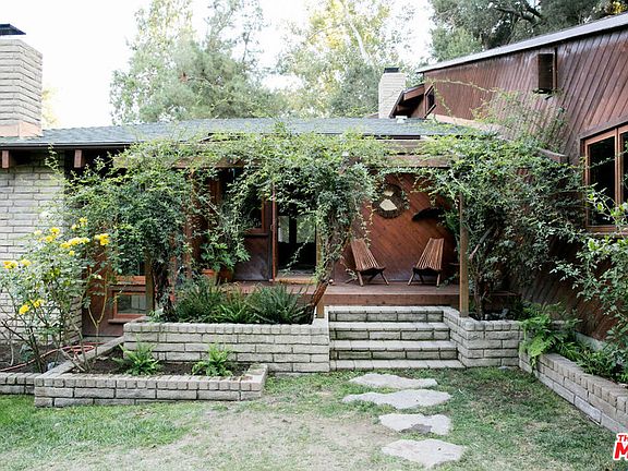3rd image of 1521 N Topanga Canyon Blvd
