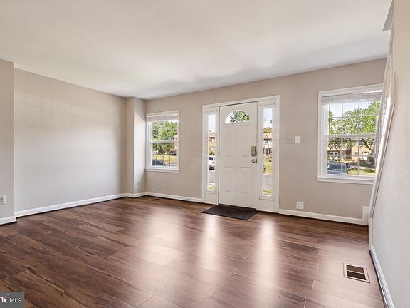 2nd image of 14811 Hatfield Sq