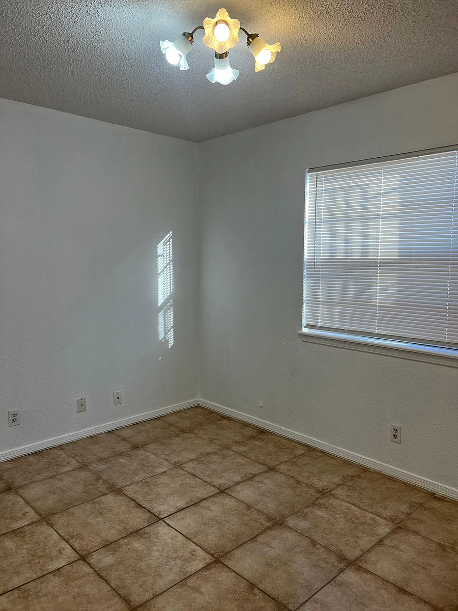 Building Photo - 1205 Wright St #2