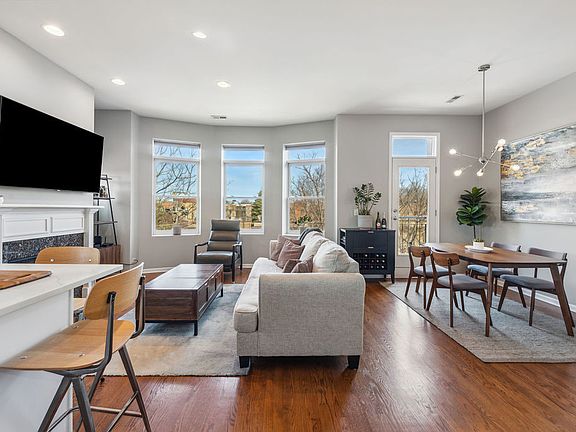 3rd image of 1511 W Montrose Ave APT 3W