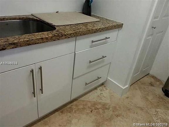 3rd image of 220 Lakeview Dr APT 108