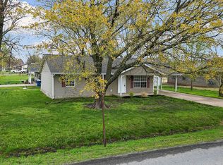 516 W Main St, Gentry, AR 72734