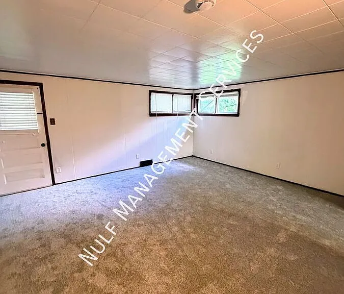 189 Oxford Dr — Photo 4
