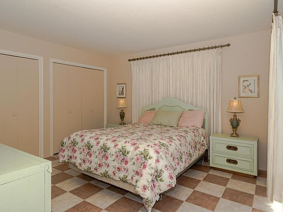 4th image of 220 N Calle Del Diablo