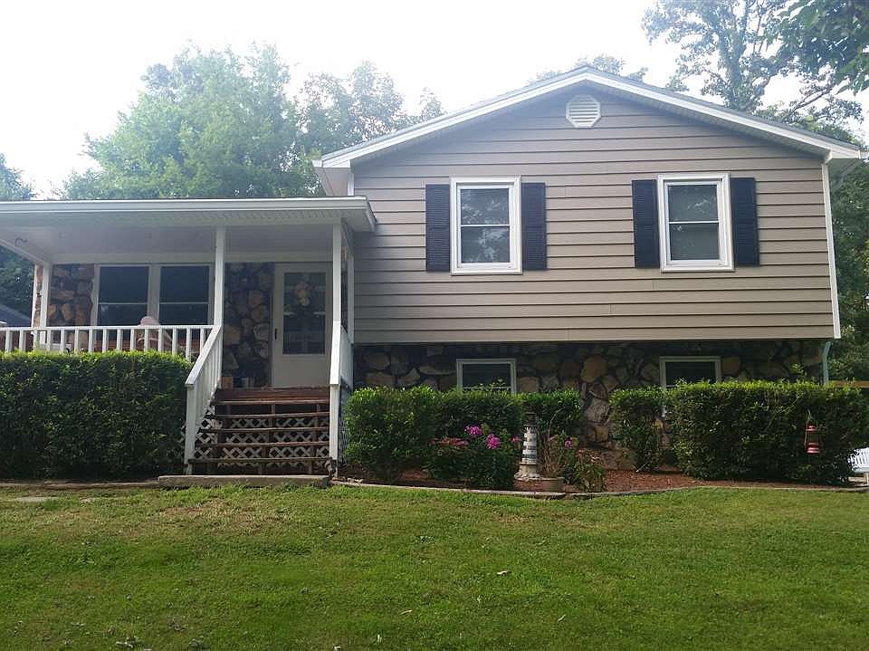 1st image of 147 Heritage Hills Cir NE
