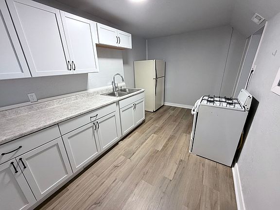 4th image of 217 S Dorman St