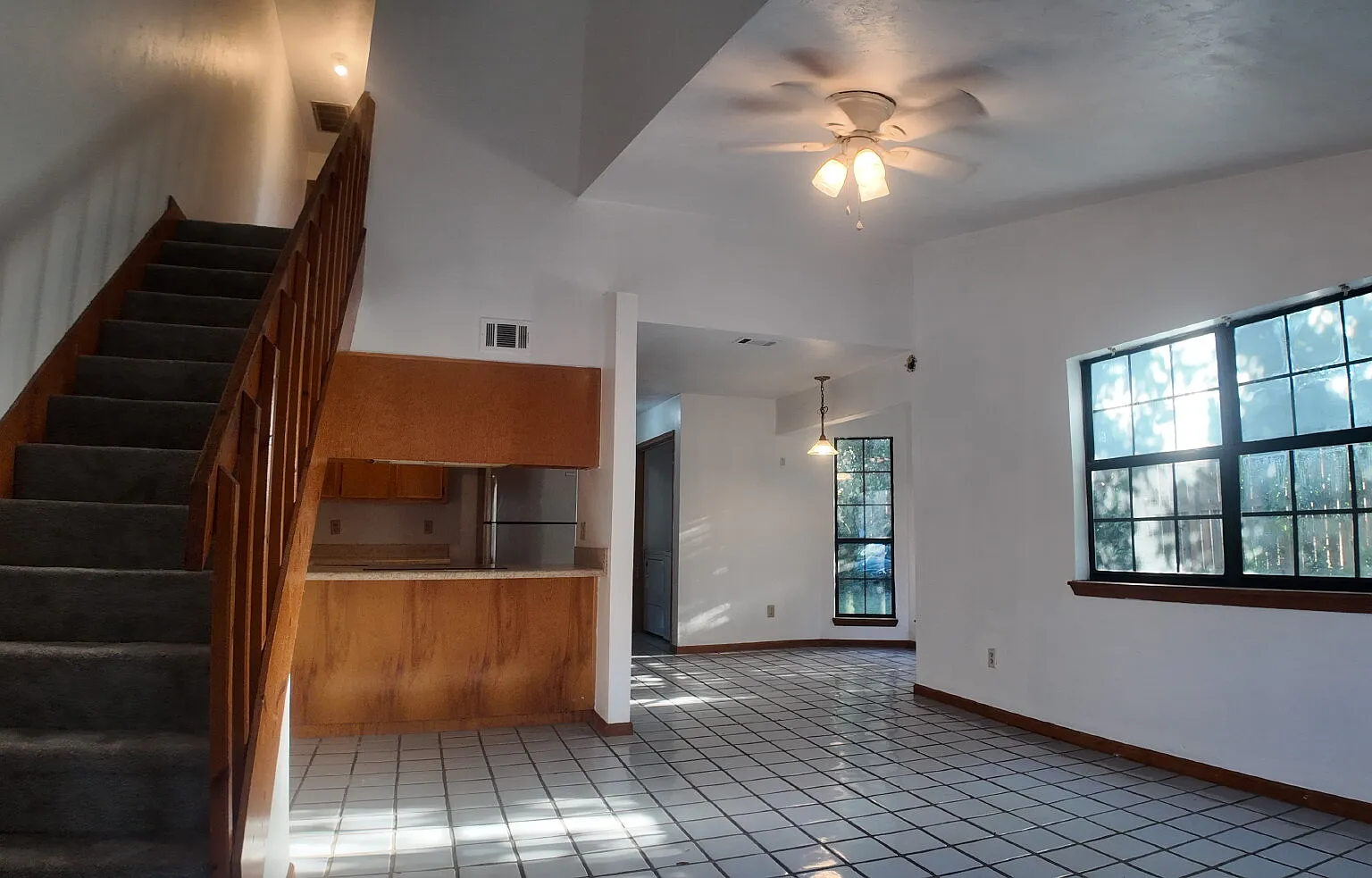 3 bed, 2.0 bath, 1114 sqft, $1,300 — Photo 2