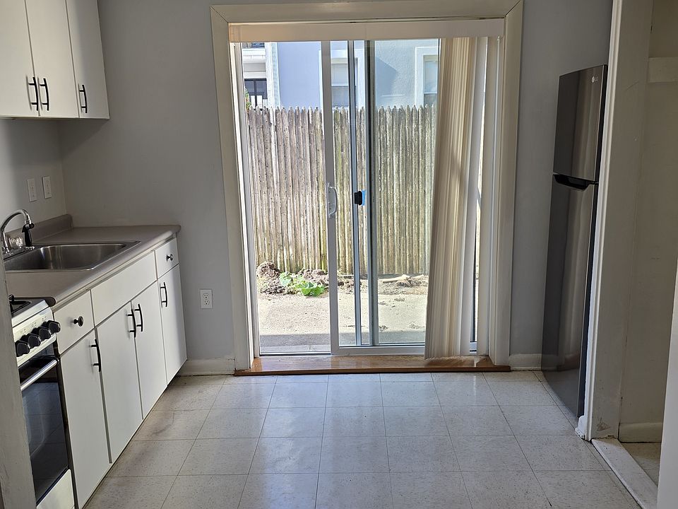 1st image of 824 E Broadway #302