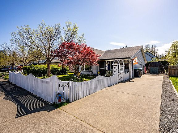 2nd image of 1367 Larsen Rd