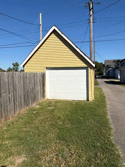 3 bed, 1.5 bath, 1024 sqft, $1,395 — Photo 2