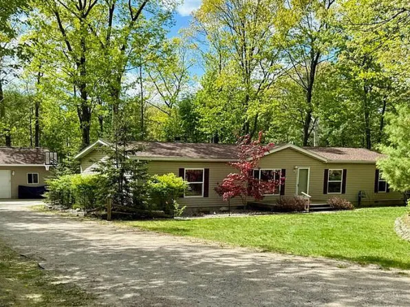 3158 Rasmus Dr, Grayling, MI 49738