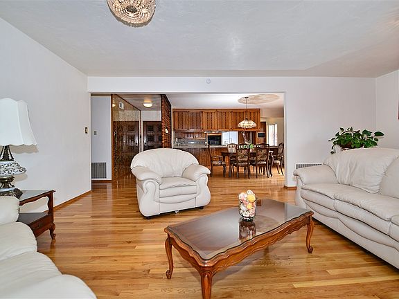 2nd image of 340 Blackshaw Ln