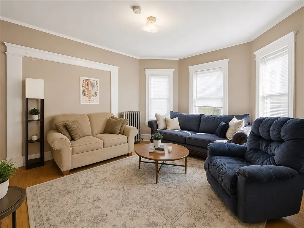 4 bed, 1.0 bath, 1200 sqft, $3,600 — Photo 3