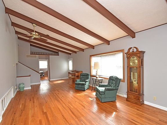 3rd image of 103 Hillcrest Dr