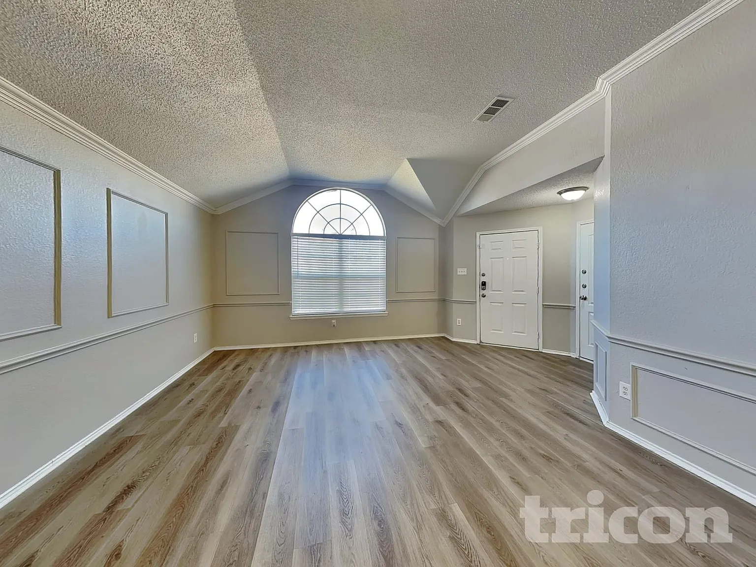 304 Dakota Drive Arlington TX — Photo 3