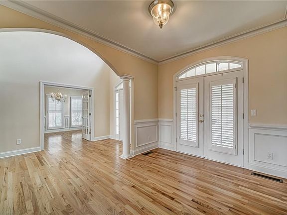 5th image of 215 Jeffrey Dr