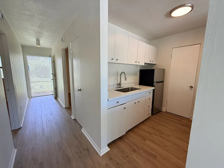 Crescent Apartments — Photo 36